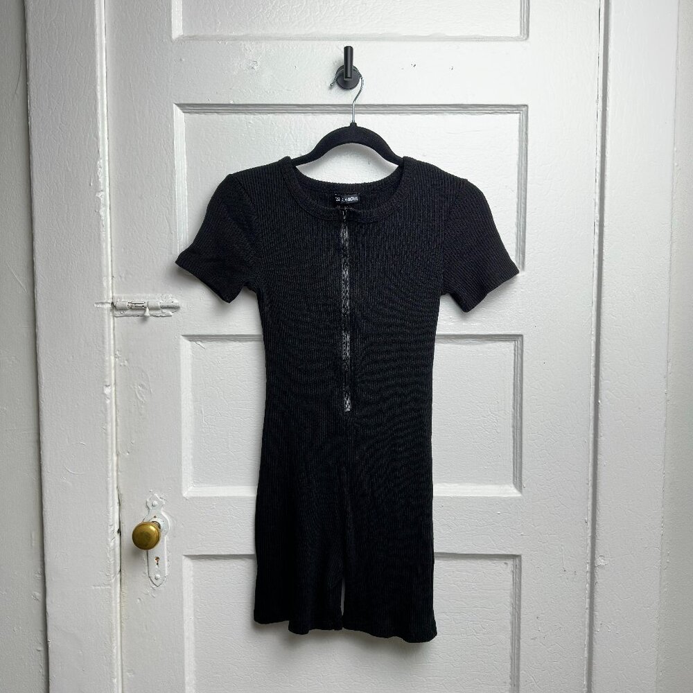 [Like New] Fashion Nova | Ribbed Zip-Up Romper | Size M | Black